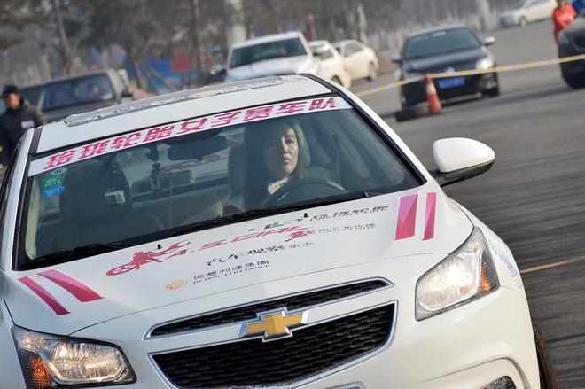 玲珑轮胎美女车队创造女子两轮行驶记录