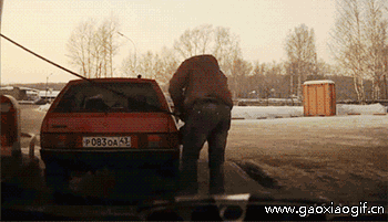 每日趣图|疼！关车门夹住了什么？