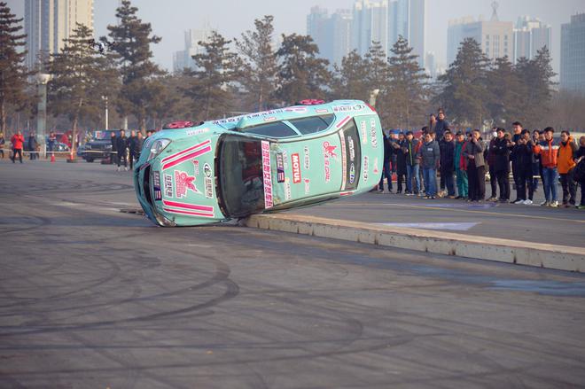 挑战过程中发生侧翻