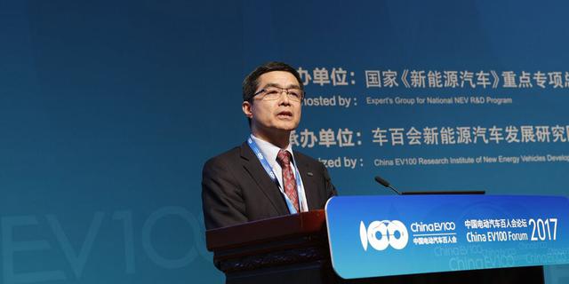 欧阳明高：中国新能源汽车成长期需提升技术