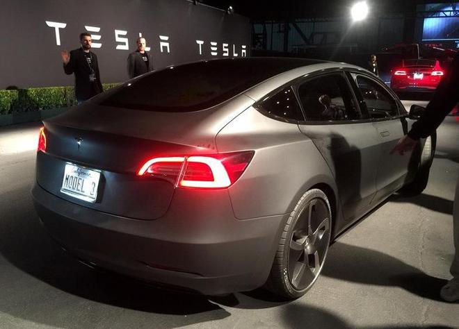 不搭载100kWh电池 MODEL 3本月试生产