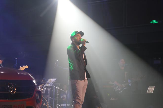 演出嘉宾 张震岳