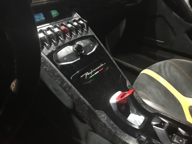 纽北最速量产车 Huracan新车型国内发布