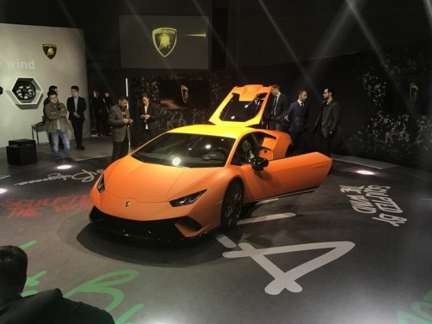 纽北最速量产车 Huracan新车型国内发布