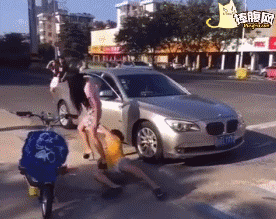 每日趣图|客厅里玩漂移 要小心啊