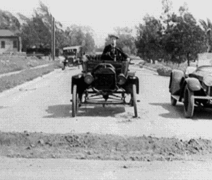 每日趣图|什么火锅需要上百吨大货车拉？