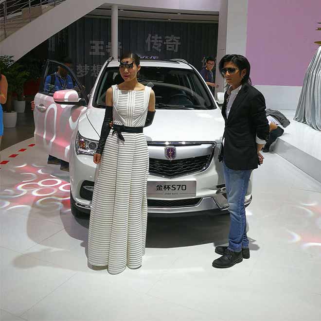 上海车展第二弹 张继科试驾6000万超跑要换车？