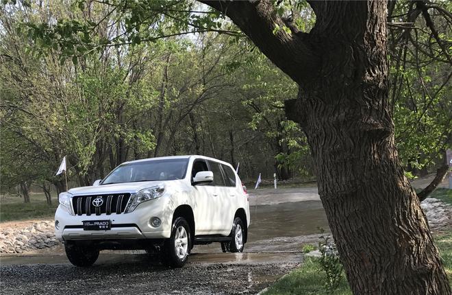 在越野路上继续“霸道” 普拉多越野体验