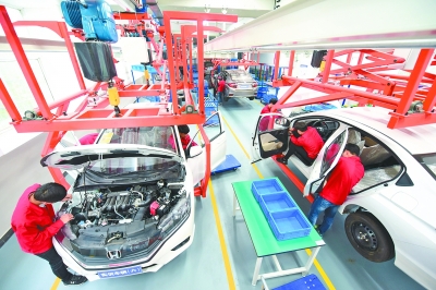 花380万元让学生拆装汽车 那个学校这么壕