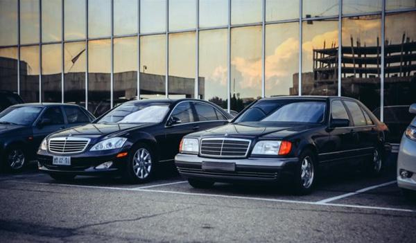 实拍朝鲜街头的豪车与破车，中国品牌在这里成街头时尚！