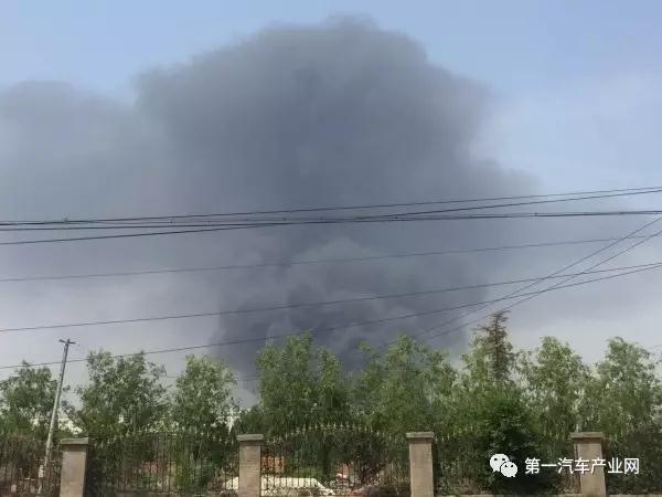 80余辆纯电动大巴烧毁！蟹岛度假村起火