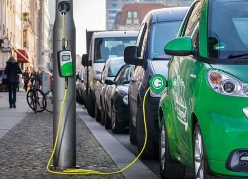 英媒:全球车企备战中国电动汽车新政