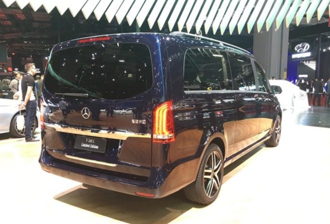 宝石蓝漆 奔驰V 260 L臻藏版6月3日上市 