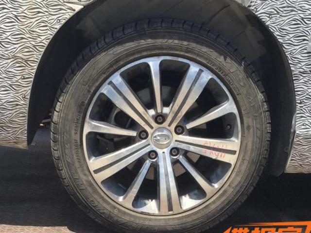  贯穿式尾灯/18寸轮圈 广汽传祺GM8谍照