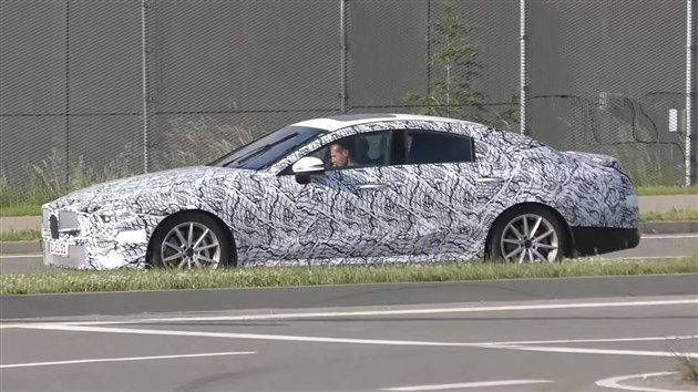 奔驰新CLS路试谍照曝光 法兰克福车展亮相