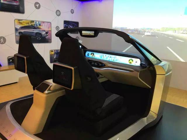 智能驾舱展示区