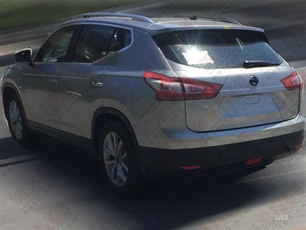 国产奥迪全新Q5借壳路试仍被认出 轴距加长