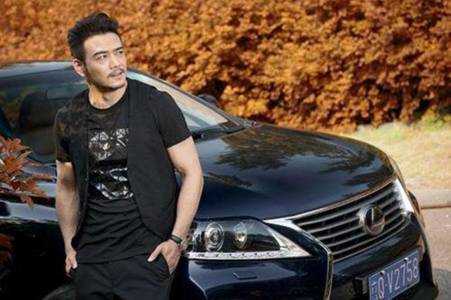 小包总骚气十足竟然有孩子！座驾显绅士风