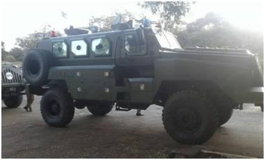 中国出口防雷车被30公斤炸弹炸翻，车内6人全员幸存