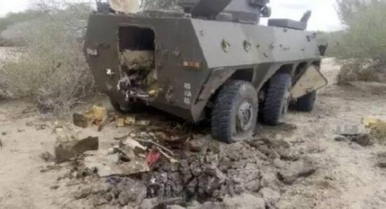 中国出口防雷车被30公斤炸弹炸翻，车内6人全员幸存