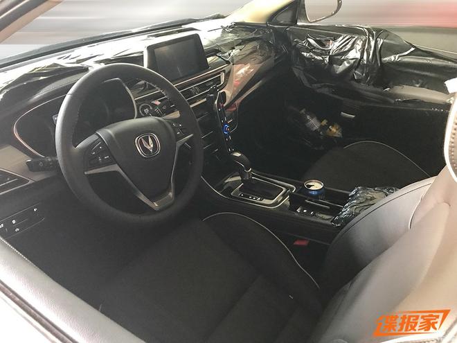 配置很丰富 长安睿骋CC内饰谍照曝光