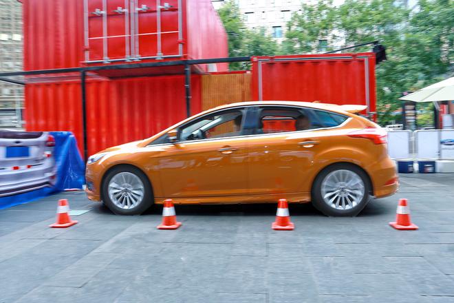 行车安全需谨慎 体验福特汽车安全驾驶活动