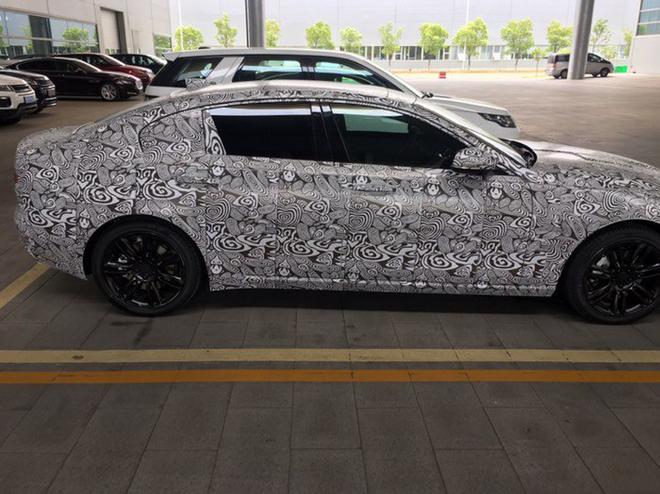 捷豹XEL内饰谍照曝光 与标轴版XE一致