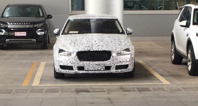 捷豹XEL内饰谍照曝光 与标轴版XE一致