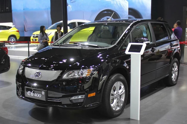 比亚迪新款e6 400上市 指导价30.98万起