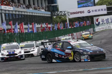 在38℃的上海征服赛道  看凌渡魅力型动