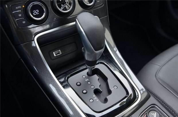 自动档新手过来看 行驶中能换档吗？