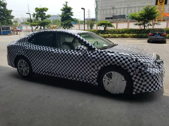 国产新一代丰田凯美瑞谍照 引入两种外观