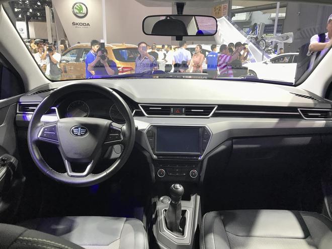 2017成都车展 天津一汽骏派A50亮相