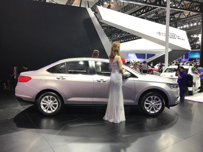 2017成都车展 天津一汽骏派A50亮相