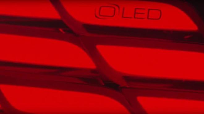 新款奔驰S级轿跑版预告图 配OLED尾灯