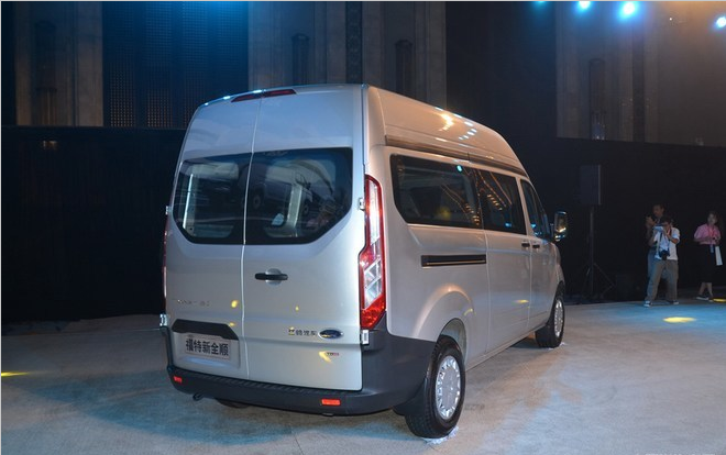 2017广州车展：新款全顺自动挡15.49万起