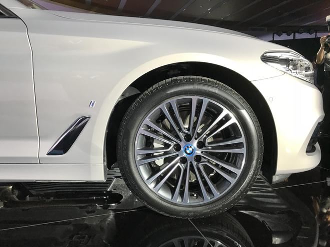 2017广州车展：宝马全新5系插电混动版