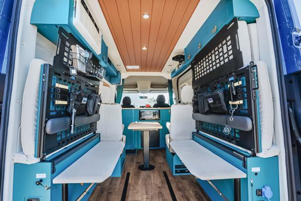 上汽大通MAXUS旅行家RVLIFE 乐玩版的潮酷内饰