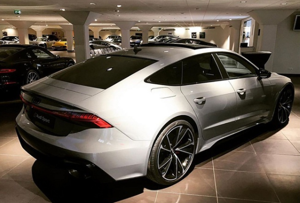 奥迪新RS 7 Sportback到店 搭4.0T引擎颜值超高