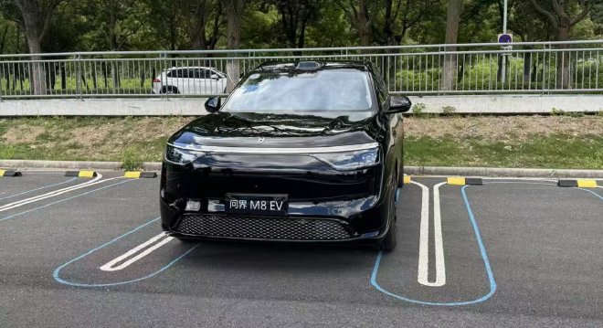 试驾问界M8纯电版：800V电驱+ADS4双加持，全尺寸“全能答案”？