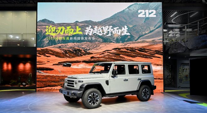 成都车展212越野车发布T01柴油版
