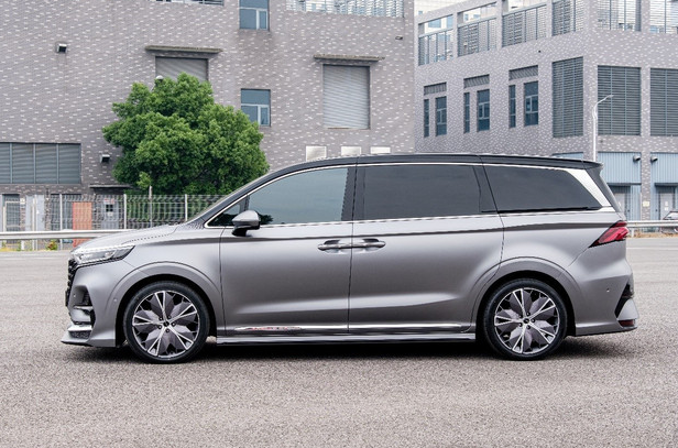 国产最美MPV诞生？荣威iM8实拍图曝光