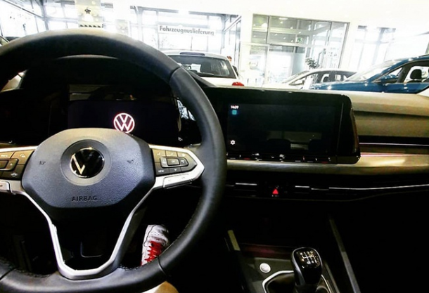 大众新高尔夫进店实拍 搭1.5T引擎配手动变速箱