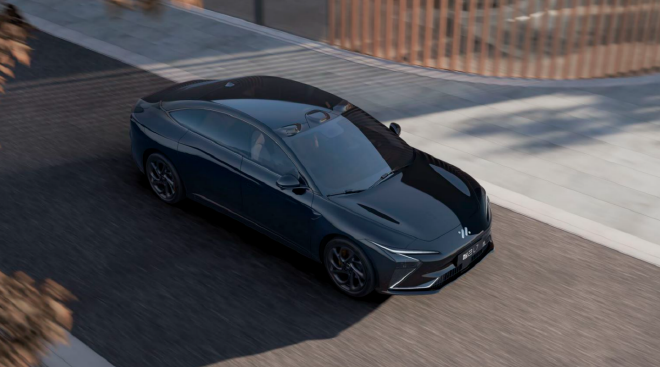 全新智己L7售价29.99万元起 原石权益第三季启动兑换