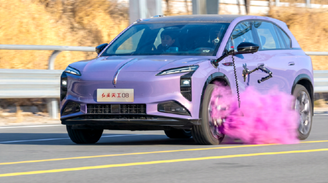 一汽红旗联合中汽中心开展“红旗天工”全天候安全实测活动