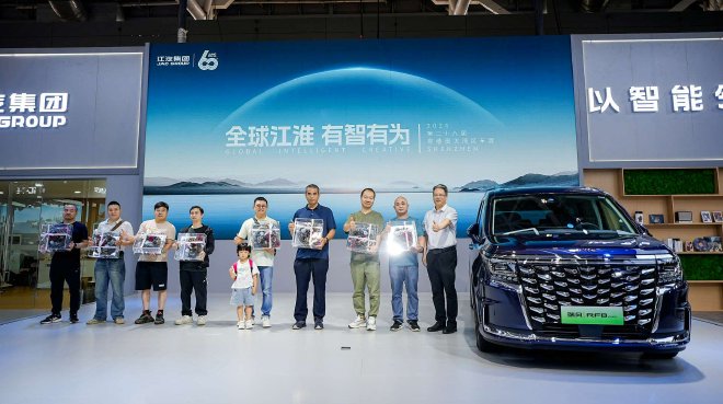 瑞风RF8 MPV鸿蒙版亮相粤港澳车展