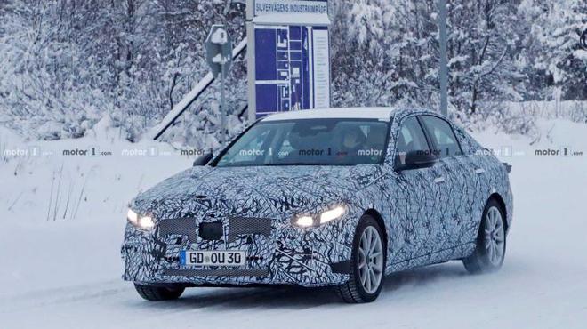 全新一代C级轿车冬季测试谍照(图片来源网络)