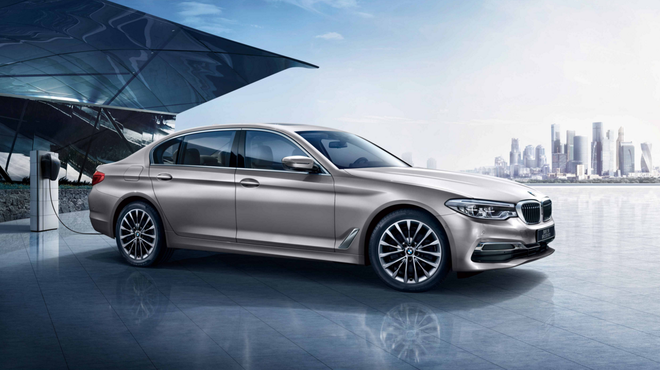 BMW 5系插电式混合动力里程升级版上市 售价49.99万起