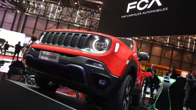 美国股市动荡：三大汽车制造商股价创一年来新低 特斯拉下跌12％