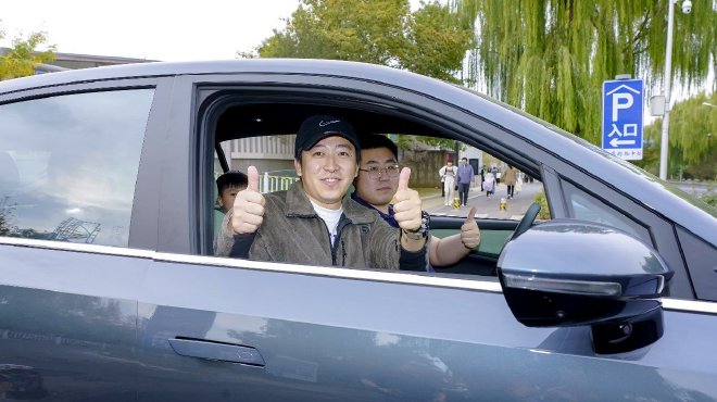 600公里15万级智能后驱轿跑SUV-睿蓝7北京上市